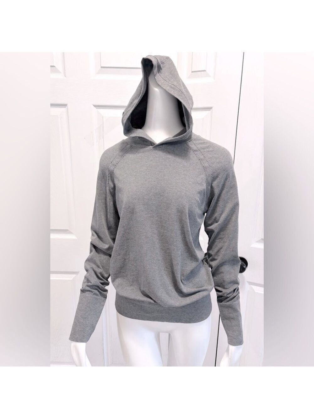 Fabletics Anna Seamless Hoodie NWT Long Sleeve Top Open Ventilation Size Large - Picture 7 of 16